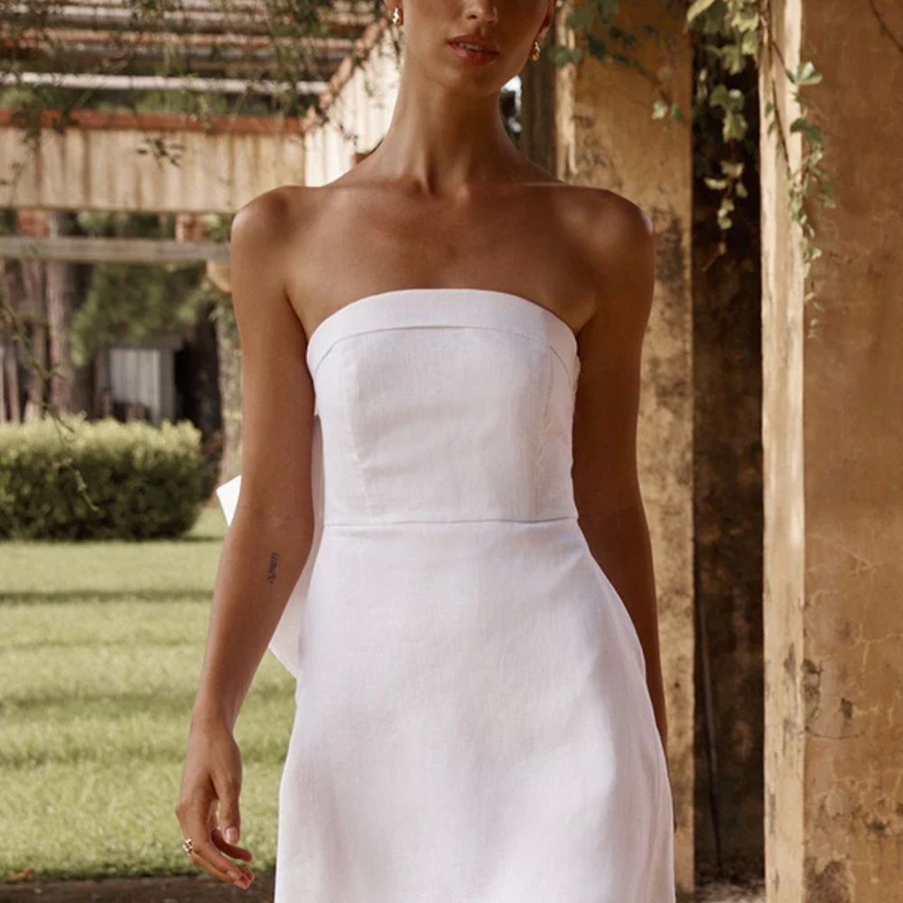 Dissh Aisle White Linen Back Bow Dress NWT US 2
